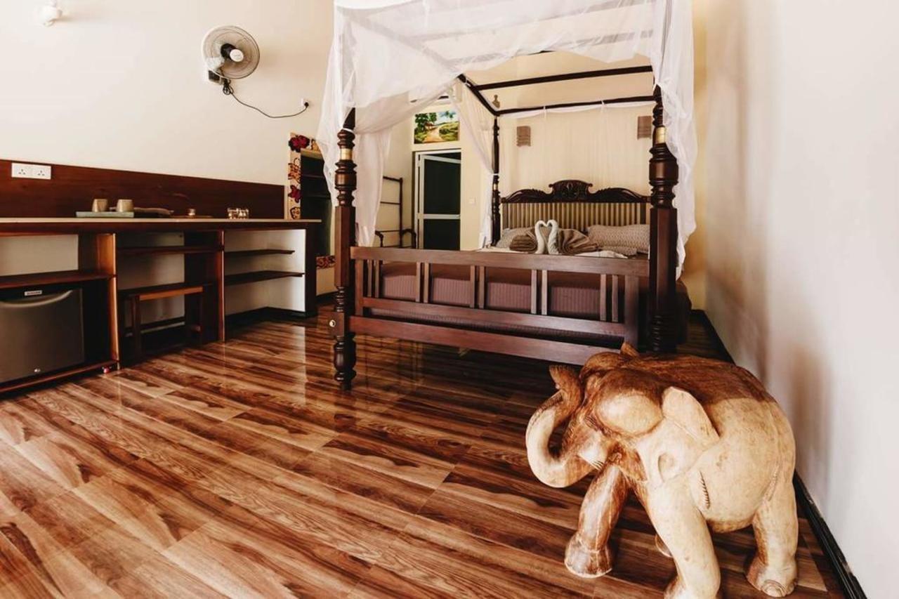 Thambili Cabanas Hikkaduwa Esterno foto