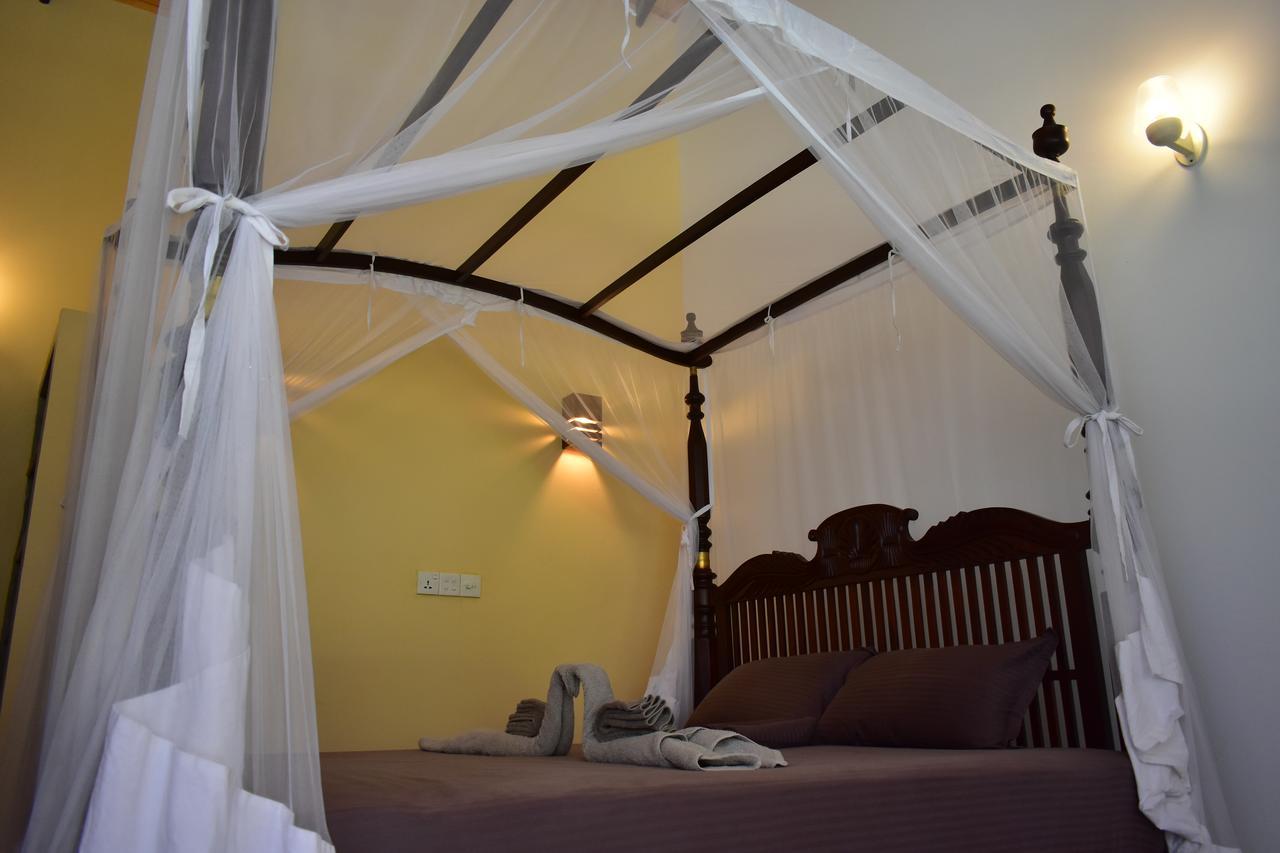 Thambili Cabanas Hikkaduwa Esterno foto