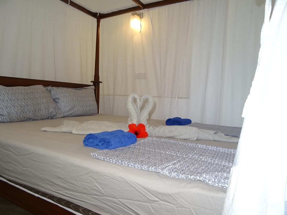 Thambili Cabanas Hikkaduwa Esterno foto