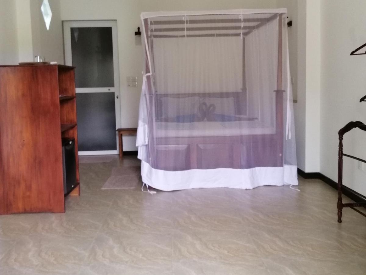 Thambili Cabanas Hikkaduwa Esterno foto